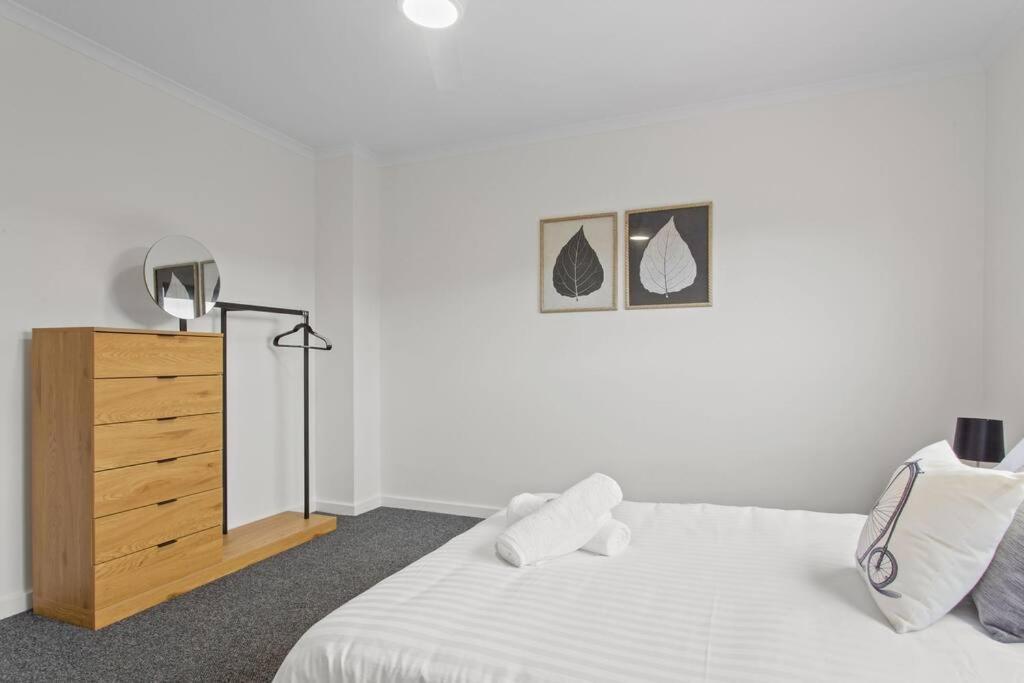 Apartament Waterfront Townhouse - Picturesque Marina Views Port Lincoln Zewnętrze zdjęcie