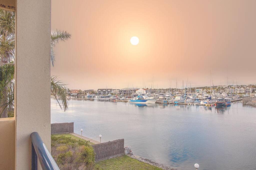 Apartament Waterfront Townhouse - Picturesque Marina Views Port Lincoln Zewnętrze zdjęcie