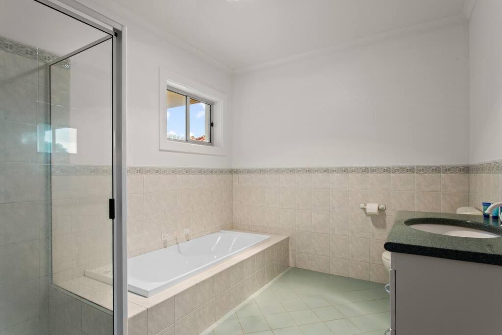 Apartament Waterfront Townhouse - Picturesque Marina Views Port Lincoln Zewnętrze zdjęcie